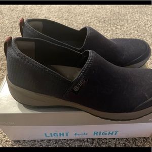 Navy BZEES slip ins sz 8.5